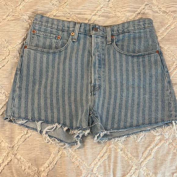 Levi’s Shorts - Picture 2 of 4